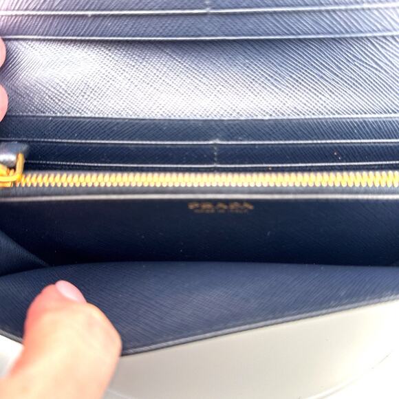 Prada Saffiano Lux Leather Continental Wallet in Black with Gold Hardware - Picture 4 of 5